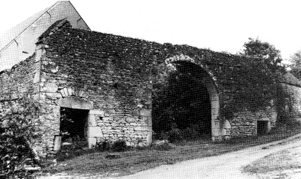Vieille chaumière à Fétigny (58) Vieille chaumière à Fétigny (58)